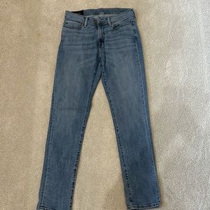 Men’s Abercrombie and fitch light denim jean, size 30/34. Like new.